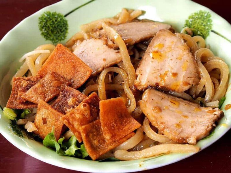 famous Vietnamese dishes to try