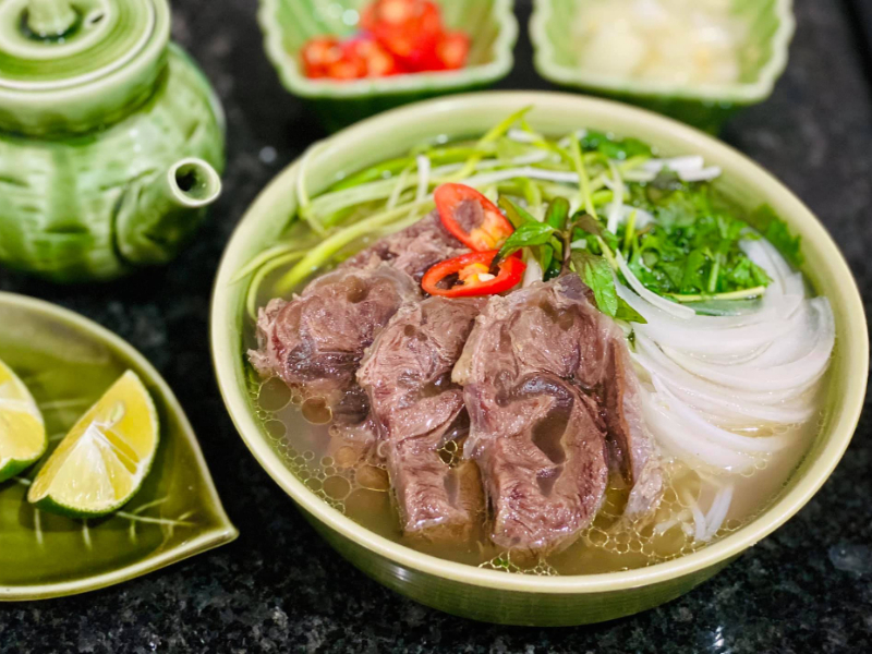 famous Vietnamese dishes to try